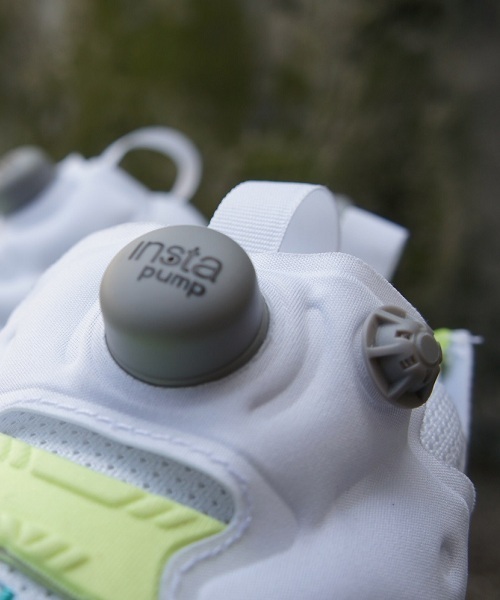 Reebok（リーボック）の「Reebok INSTA PUMPFURY M42233（スニーカー・メンズ・ホワイト・26.5cm/26cm/24cm/28cm/23.5cm/23cm/27.5cm/27cm/28.5cm/24.5cm）」の2枚目の写真