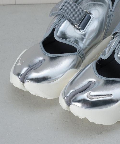 NIKE（ナイキ）の「＜NIKE＞AQUA RIFT SILVER COLOR/スニーカー（スニーカー・レディース・シルバー・25cm/23cm/24cm）」の2枚目の写真