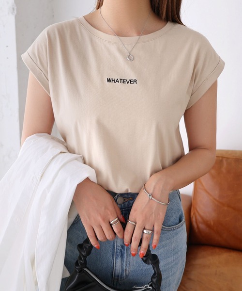 andme(アンドミー)の「WHATEVERエンブロイダリーロゴフレンチスリーブTシャツ(Tシャツ/カットソー・レディース・オフホワイト/ベージュ/ブラウン系その他/ブラック/ミント/パープル・F(M))」の1枚目の写真
