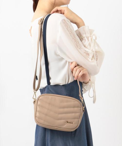 Feroux（フェルゥ）の「【2WAY】キルティングショルダー バッグ（ショルダーバッグ・レディース・ベージュ系/ワイン系・2）」の14枚目の写真