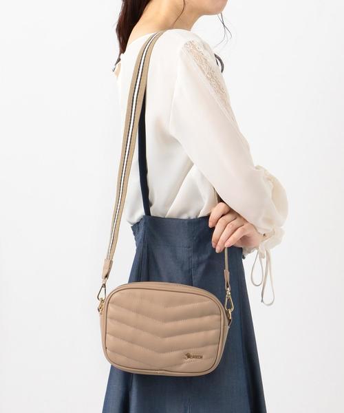 Feroux（フェルゥ）の「【2WAY】キルティングショルダー バッグ（ショルダーバッグ・レディース・ベージュ系/ワイン系・2）」の15枚目の写真