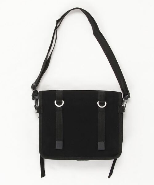 INDISPENSABLE （インディスペンサブル）の「INDISPENSABLE MULTI POUCH “W TEMPO” SUEDE / インディスペンサブル マルチポーチ（ショルダーバッグ・メンズ・ブラック/ベージュ・FREE）」の3枚目の写真