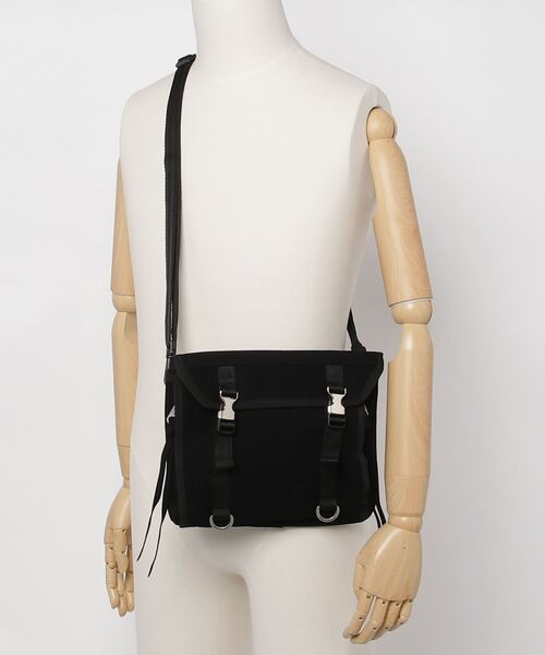 INDISPENSABLE （インディスペンサブル）の「INDISPENSABLE MULTI POUCH “W TEMPO” SUEDE / インディスペンサブル マルチポーチ（ショルダーバッグ・メンズ・ブラック/ベージュ・FREE）」の6枚目の写真