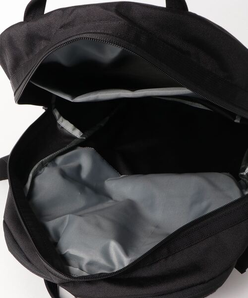 MOUNTAIN HARDWEAR（マウンテンハードウェアー）の「【MOUNTAIN HARDWEAR】タラック30バックパック（バックパック/リュック・メンズ・ブラック/ベージュ/ブルー/ブラック×ブルー・ONE SIZE）」の9枚目の写真