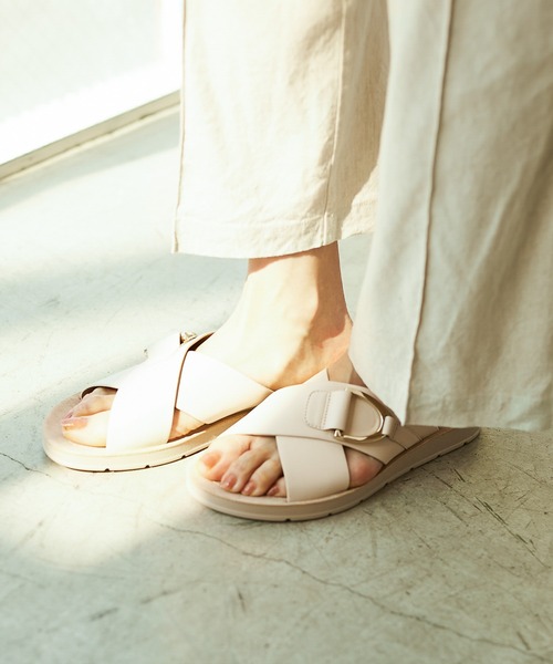 LEPSIM（レプシィム）の「バックルソフトサンダル　925182（サンダル・レディース・ブラック/ダークブラウン/オフホワイト/パイソン・SMALL/MEDIUM/LARGE）」の17枚目の写真