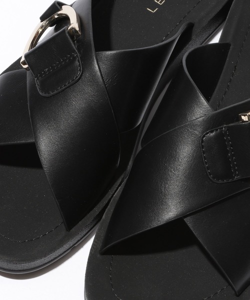 LEPSIM（レプシィム）の「バックルソフトサンダル　925182（サンダル・レディース・ブラック/ダークブラウン/オフホワイト/パイソン・SMALL/MEDIUM/LARGE）」の16枚目の写真