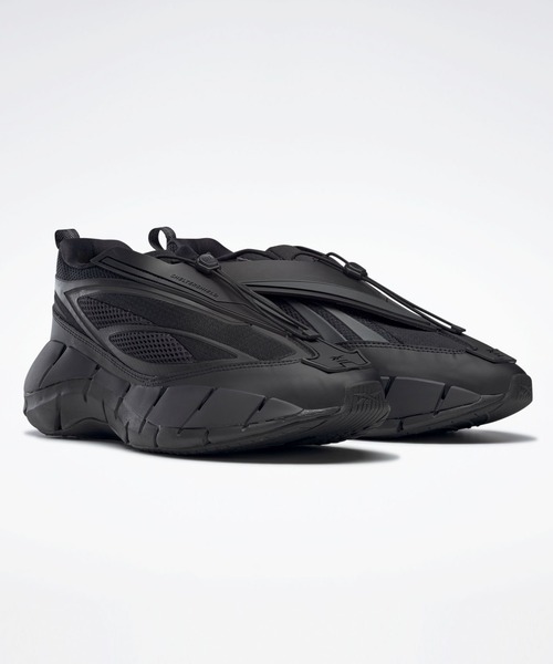 Reebok(リーボック)の「ジグ 3D ストーム ハイドロ / Zig 3D Storm Hydro Shoes(スニーカー・メンズ・ダークグレー/グレー系その他/ブラック×グレー・24.0cm/26.5cm/29.0cm/25.0cm/28.0cm/24.5cm/27.0cm/28.5cm/23.0cm/25.5cm/26.0cm/27.5cm/23.5cm/31cm/29.5cm/30.0cm)」の2枚目の写真