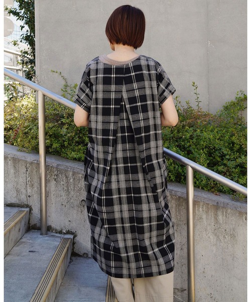 NICOLE white（ニコルホワイト）の「チェックスキッパーワンピース（ワンピース・レディース・ブラック/ベージュ・FREE）」の7枚目の写真