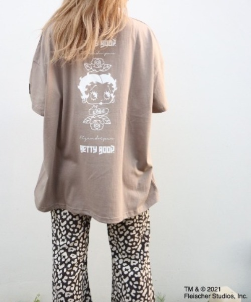 FIG&VIPER（フィグアンドバイパー）の「BETTYコラボROSE BIG-T（Tシャツ/カットソー・レディース・ホワイト/ブラック/グレー/ライトパープル・FREE）」の4枚目の写真