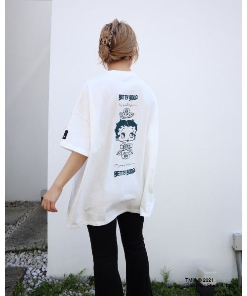 FIG&VIPER（フィグアンドバイパー）の「BETTYコラボROSE BIG-T（Tシャツ/カットソー・レディース・ホワイト/ブラック/グレー/ライトパープル・FREE）」の9枚目の写真