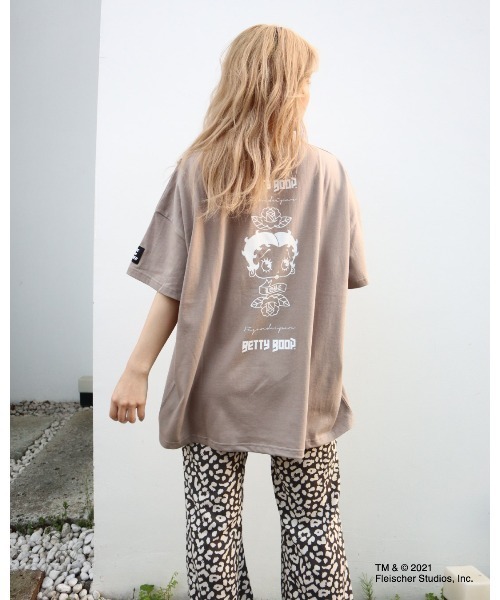 FIG&VIPER（フィグアンドバイパー）の「BETTYコラボROSE BIG-T（Tシャツ/カットソー・レディース・ホワイト/ブラック/グレー/ライトパープル・FREE）」の8枚目の写真