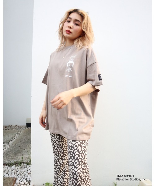 FIG&VIPER（フィグアンドバイパー）の「BETTYコラボROSE BIG-T（Tシャツ/カットソー・レディース・ホワイト/ブラック/グレー/ライトパープル・FREE）」の22枚目の写真