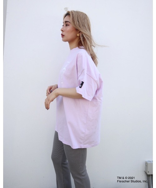 FIG&VIPER（フィグアンドバイパー）の「BETTYコラボROSE BIG-T（Tシャツ/カットソー・レディース・ホワイト/ブラック/グレー/ライトパープル・FREE）」の6枚目の写真