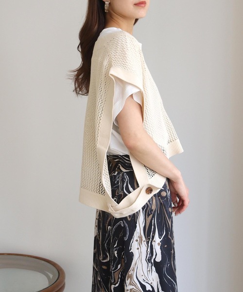 HER CLOSET(ハークローゼット)の「【HERCLOSET】深Vネックショート丈メッシュベスト(ベスト・レディース・ブラック/アイボリー/グレイッシュベージュ・M)」の5枚目の写真