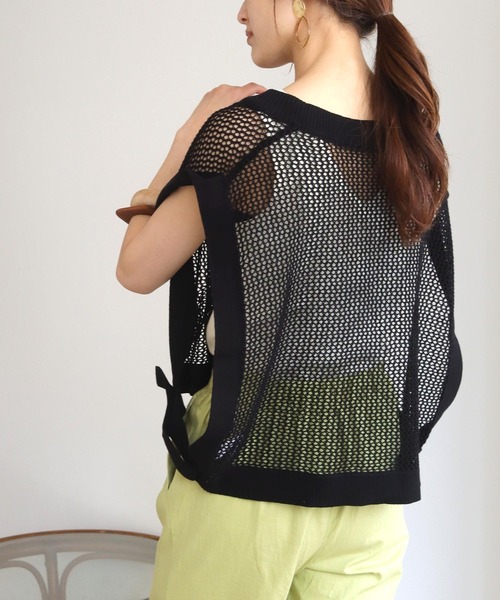 HER CLOSET(ハークローゼット)の「【HERCLOSET】深Vネックショート丈メッシュベスト(ベスト・レディース・ブラック/アイボリー/グレイッシュベージュ・M)」の13枚目の写真