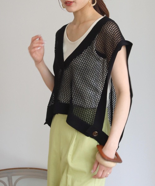 HER CLOSET(ハークローゼット)の「【HERCLOSET】深Vネックショート丈メッシュベスト(ベスト・レディース・ブラック/アイボリー/グレイッシュベージュ・M)」の11枚目の写真