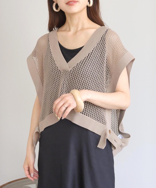 HER CLOSET(ハークローゼット)の「【HERCLOSET】深Vネックショート丈メッシュベスト(ベスト・レディース・ブラック/アイボリー/グレイッシュベージュ・M)」の16枚目の写真