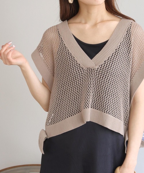 HER CLOSET(ハークローゼット)の「【HERCLOSET】深Vネックショート丈メッシュベスト(ベスト・レディース・ブラック/アイボリー/グレイッシュベージュ・M)」の17枚目の写真