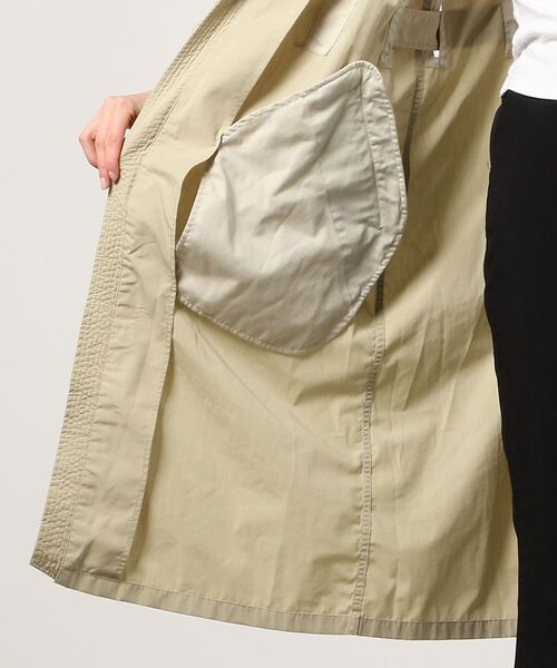 AVIREX（アヴィレックス）の「AVIREX/アヴィレックス　スタンドシェル ロングジャケット　 STAND SHELL LONG JACKET（トレンチコート・レディース・ベージュ/オリーブ・SMALL/MEDIUM）」の3枚目の写真