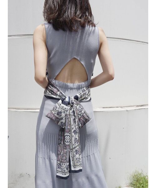 MERCURYDUO（マーキュリーデュオ）の「スカーフビスチェ付ニットロングワンピース（ワンピース・レディース・ブラック/ブルー/ベージュ・FREE）」の21枚目の写真