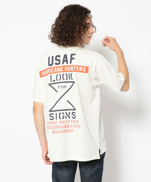 AVIREX（アヴィレックス）の「フェードウォッシュ ポケットTシャツ/S/S FADE WASH POCKET T-SHIRT/アヴィレックス/AVIREX（Tシャツ/カットソー・メンズ・ネイビー/オフホワイト/ブラック/カモフラージュ・XX-LARGE/X-LARGE/LARGE/MEDIUM）」の2枚目の写真