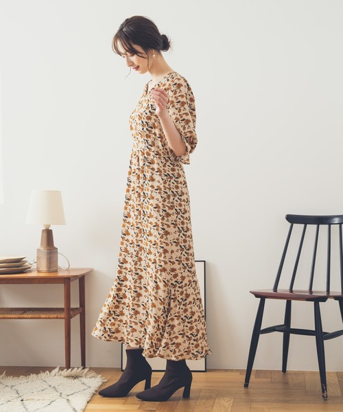 Andemiu(アンデミュウ)の「ヴィンテージフラワーワンピース216846(ワンピース・レディース・ブラック/オフホワイト・FREE)」の4枚目の写真