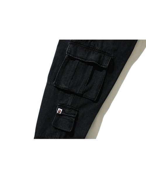 A BATHING APE(アベイシングエイプ)の「MULTI POCKET LOOSE FIT CARGO DENIM PANTS M(デニムパンツ・メンズ・ブラック/インディゴブルー・SMALL/LARGE/MEDIUM/X-LARGE)」の8枚目の写真