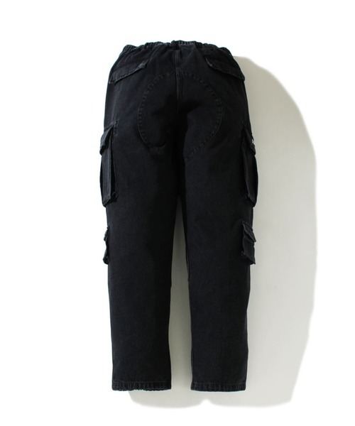 A BATHING APE(アベイシングエイプ)の「MULTI POCKET LOOSE FIT CARGO DENIM PANTS M(デニムパンツ・メンズ・ブラック/インディゴブルー・SMALL/LARGE/MEDIUM/X-LARGE)」の12枚目の写真