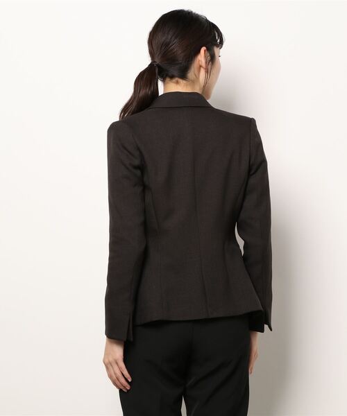 m.f.editorial(エムエフエディトリアル)の「アレキサンダージュリアンレディース/ALEXANDER JULIAN:Women シャークスキン セットアップ 1ボタンテーラージャケット(セットアップパンツ・スカートございます)(スーツジャケット・レディース・ダークウッド・X-LARGE/MEDIUM/LARGE/S)」の3枚目の写真