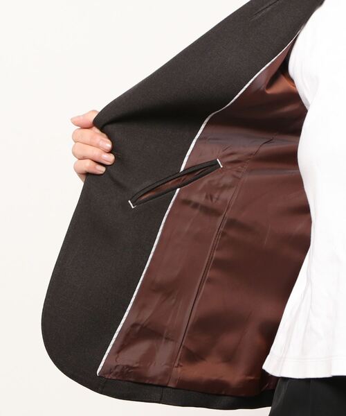 m.f.editorial(エムエフエディトリアル)の「アレキサンダージュリアンレディース/ALEXANDER JULIAN:Women シャークスキン セットアップ 1ボタンテーラージャケット(セットアップパンツ・スカートございます)(スーツジャケット・レディース・ダークウッド・X-LARGE/MEDIUM/LARGE/S)」の4枚目の写真