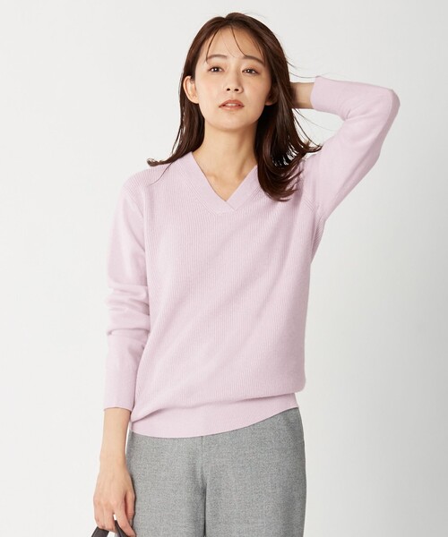 J.PRESS(ジェイプレス)の「【洗える】CASHMERE BLEND Vネック ニット(ニット/セーター・レディース・ライトグレー系/ベージュ系/アイボリー系/ダルブルー系/ふじ色系/ワイン系/スモーキーグリーン系・T13/T15)」の6枚目の写真