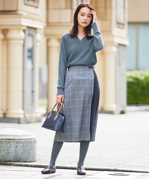 J.PRESS(ジェイプレス)の「【洗える】CASHMERE BLEND Vネック ニット(ニット/セーター・レディース・ライトグレー系/ベージュ系/アイボリー系/ダルブルー系/ふじ色系/ワイン系/スモーキーグリーン系・T13/T15)」の10枚目の写真