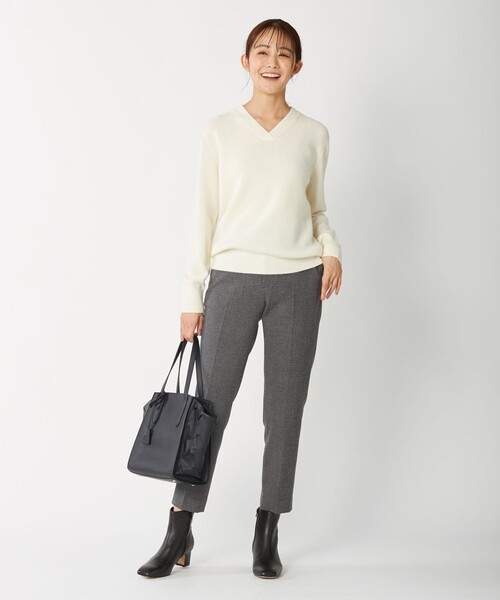 J.PRESS(ジェイプレス)の「【洗える】CASHMERE BLEND Vネック ニット(ニット/セーター・レディース・ライトグレー系/ベージュ系/アイボリー系/ダルブルー系/ふじ色系/ワイン系/スモーキーグリーン系・T13/T15)」の13枚目の写真