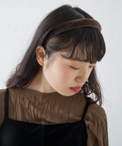 Kastane(カスタネ)の「ベロアボリューム細カチューシャ(カチューシャ・レディース・ブラック/ブラウン・FREE)」の1枚目の写真