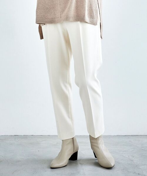 le.coeur blanc（ルクールブラン）の「コスミカルウォームタックテーパードパンツ（その他パンツ・レディース・ブラック/オフホワイト/ボルドー/ブラック系その他・40/38/36/34）」の2枚目の写真