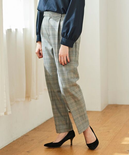 le.coeur blanc（ルクールブラン）の「コスミカルウォームタックテーパードパンツ（その他パンツ・レディース・ブラック/オフホワイト/ボルドー/ブラック系その他・40/38/36/34）」の12枚目の写真