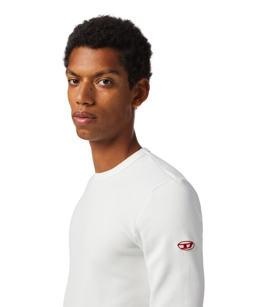 DIESEL（ディーゼル）の「メンズ Tシャツ 長そで（Tシャツ/カットソー・メンズ・インディゴブルー・X-LARGE/MEDIUM/SMALL/LARGE/XXX-LARGE/X-SMALL/XX-LARGE）」の5枚目の写真