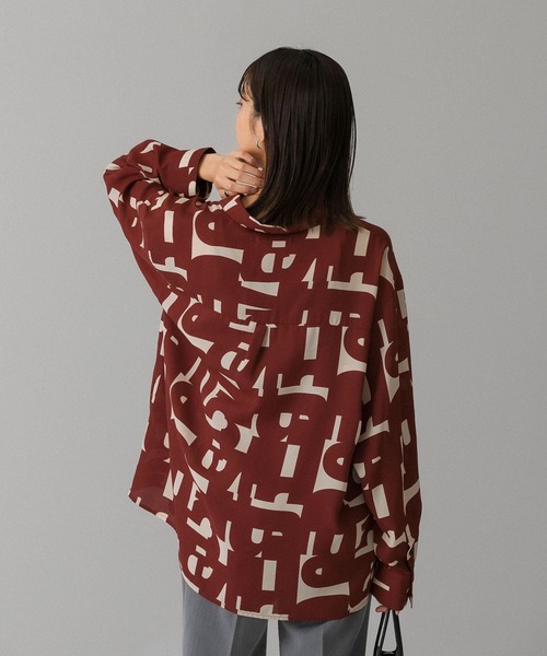 KBF(ケイビーエフ)の「ジオメトリックプリントシャツ(シャツ/ブラウス・レディース・ブラック/ネイビー/ボルドー・ONE)」の6枚目の写真