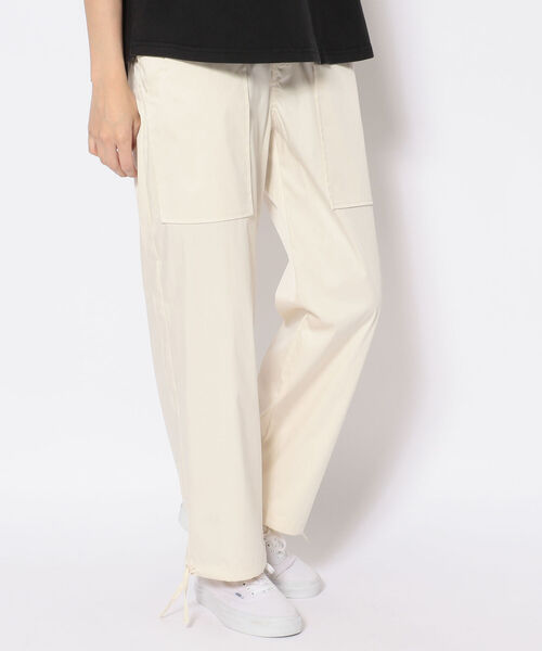 AVIREX（アヴィレックス）の「【Women's】ヴィンテージサテン ストレッチ パンツ/VINTAGE SATIN STRETCH PANT/アヴィレックス/AVIREX（その他パンツ・レディース・ベビーピンク/アイボリー/マスタード・SMALL/MEDIUM）」の2枚目の写真