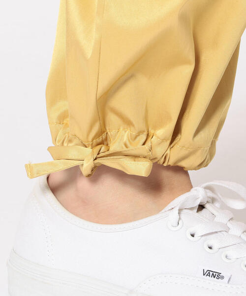 AVIREX（アヴィレックス）の「【Women's】ヴィンテージサテン ストレッチ パンツ/VINTAGE SATIN STRETCH PANT/アヴィレックス/AVIREX（その他パンツ・レディース・ベビーピンク/アイボリー/マスタード・SMALL/MEDIUM）」の13枚目の写真