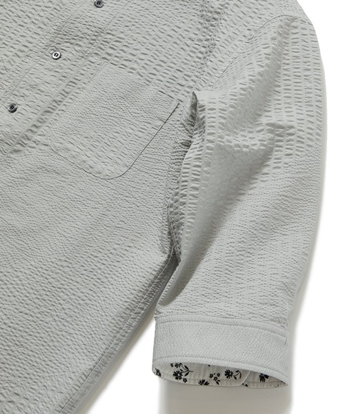 MEN'S BIGI(メンズビギ)の「バイアスサッカーストライプシャツ(シャツ/ブラウス・メンズ・ホワイト/ネイビー/グレー・01/02/03/04)」の21枚目の写真