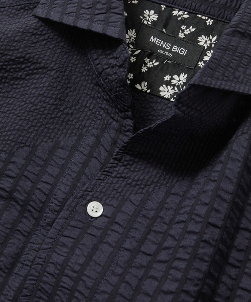 MEN'S BIGI(メンズビギ)の「バイアスサッカーストライプシャツ(シャツ/ブラウス・メンズ・ホワイト/ネイビー/グレー・01/02/03/04)」の17枚目の写真