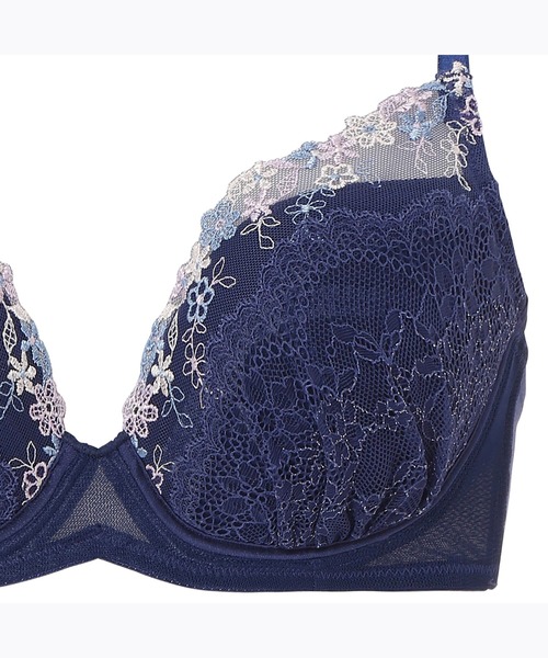 AMOSTYLE BY Triumph(アモスタイルバイトリンプ)の「ディアフローラル チャーミングラマー ブラ&ショーツセット【B,C,Dカップ】AMST1367 WHU + Hikini JX(ブラ&ショーツ・レディース・ベージュ/グリーン/ブルー・D65/C65/B75/C70/B70/C75/D80/B65/D70/D75)」の4枚目の写真