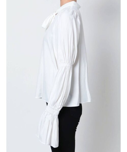 MERCURYDUO(マーキュリーデュオ)の「シャーリングスリーブボウタイブラウス(シャツ/ブラウス・レディース・グレー/オフホワイト/ピンク・FREE)」の6枚目の写真