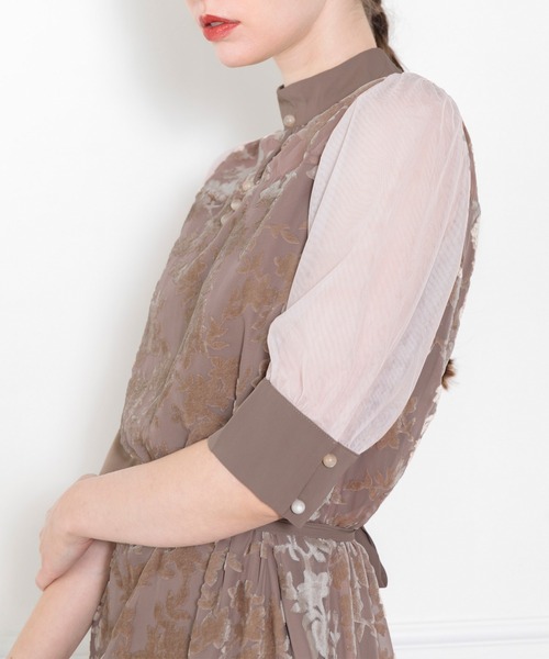 Leja（レジャ）の「【LEJA】ウエストベルト付き透け感お袖花柄ロング 