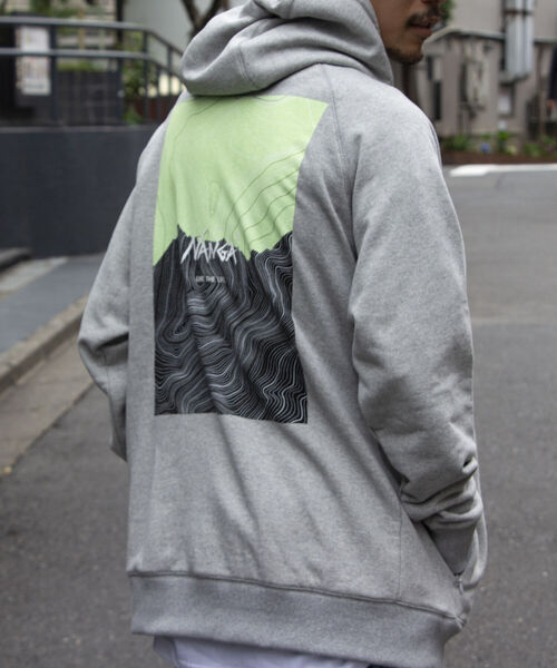 NANGA（ナンガ）の「【NANGA/ナンガ】GLOSTER別注パーカー バックプリント ビッグシルエット ロゴ刺繍（パーカー・メンズ・ブラック/グレー/オフホワイト・M/L）」の3枚目の写真