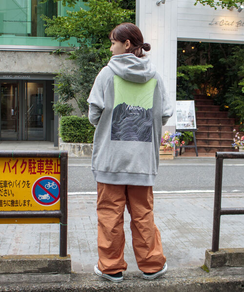 NANGA（ナンガ）の「【NANGA/ナンガ】GLOSTER別注パーカー バックプリント ビッグシルエット ロゴ刺繍（パーカー・メンズ・ブラック/グレー/オフホワイト・M/L）」の17枚目の写真