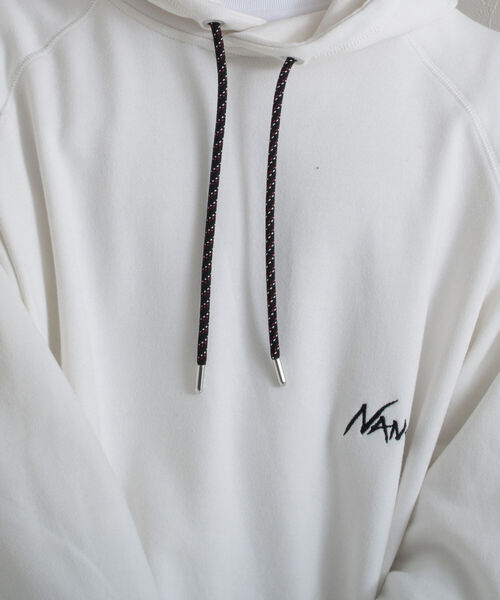 NANGA（ナンガ）の「【NANGA/ナンガ】GLOSTER別注パーカー バックプリント ビッグシルエット ロゴ刺繍（パーカー・メンズ・ブラック/グレー/オフホワイト・M/L）」の4枚目の写真