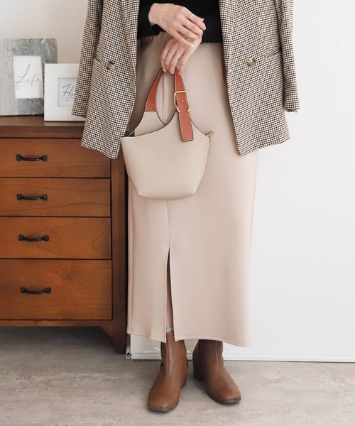 reca（レカ）の「スリットロング スカート（スカート・レディース・ブラック/パープル/マスタード/グレイッシュベージュ/テラコッタ/ピンク・M）」の4枚目の写真