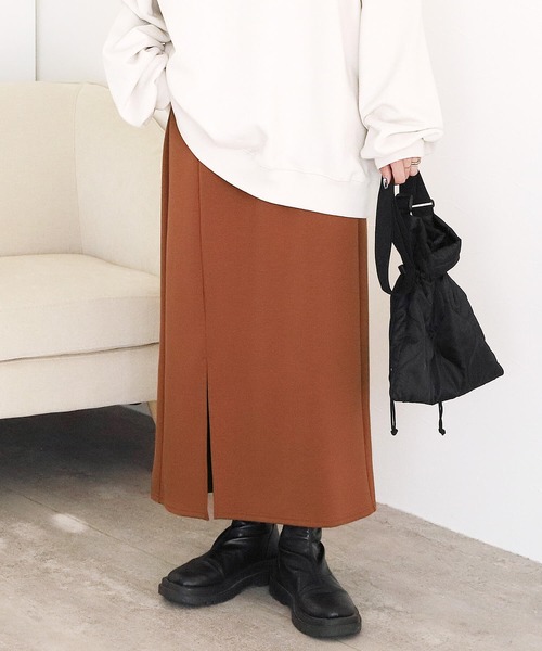 reca（レカ）の「スリットロング スカート（スカート・レディース・ブラック/パープル/マスタード/グレイッシュベージュ/テラコッタ/ピンク・M）」の3枚目の写真